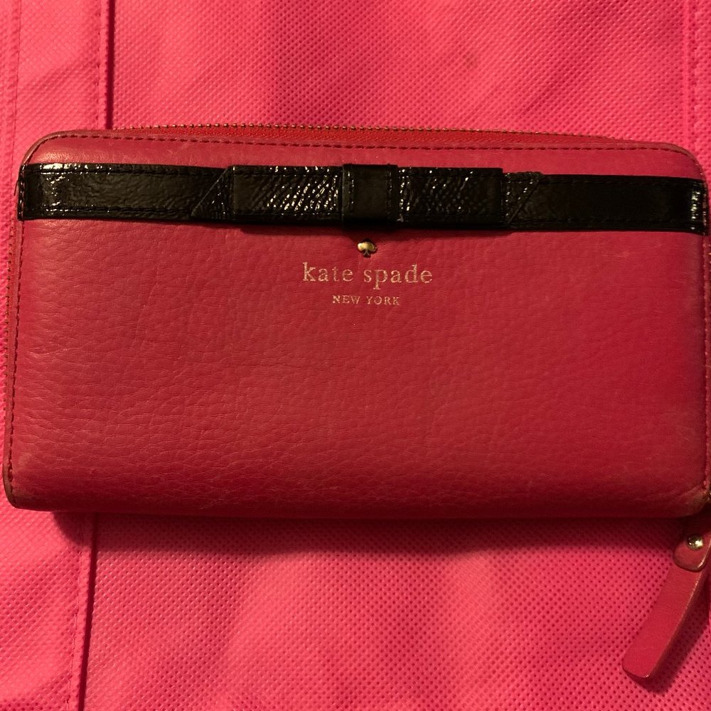 Kate Spade Clutch (defects)